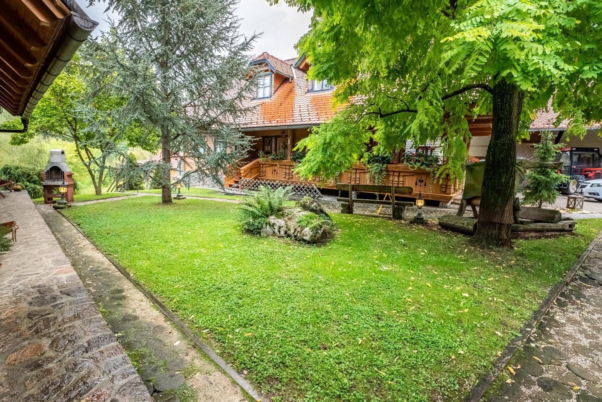 Korosec Apartments And Wellness Centre Mozirje Buitenkant foto